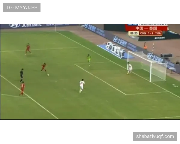 回传球规则拆解：如何判断守门员拒绝用手接球的界限？