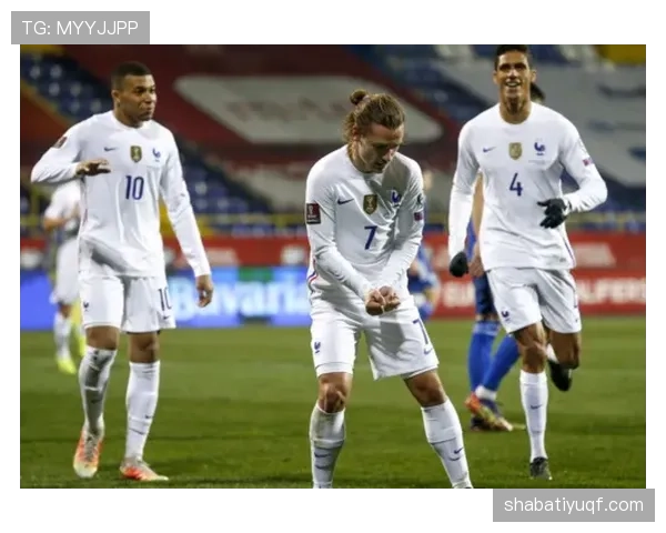 姆巴佩家的冰箱里塞满了能量饮料，连矿泉水都得排队