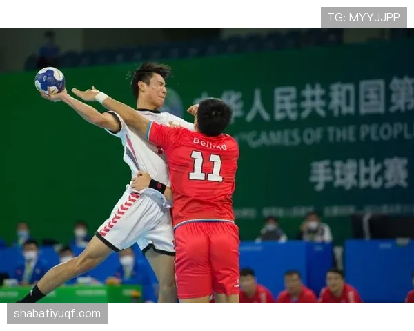 手臂自然位置 vs 扩大防守面积：手球判罚的关键界限在哪？