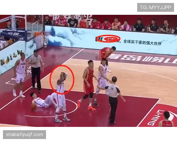 替补席外冲突如何界定犯规及裁判判罚标准解析