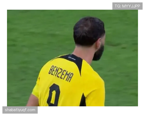 本泽马接管禁区抢点 本赛季跑位较上季更主动压制后防