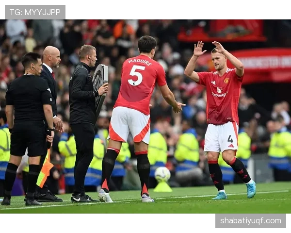 曼联战术执行持续崩盘，场上混乱加剧对赛季走势形成制约